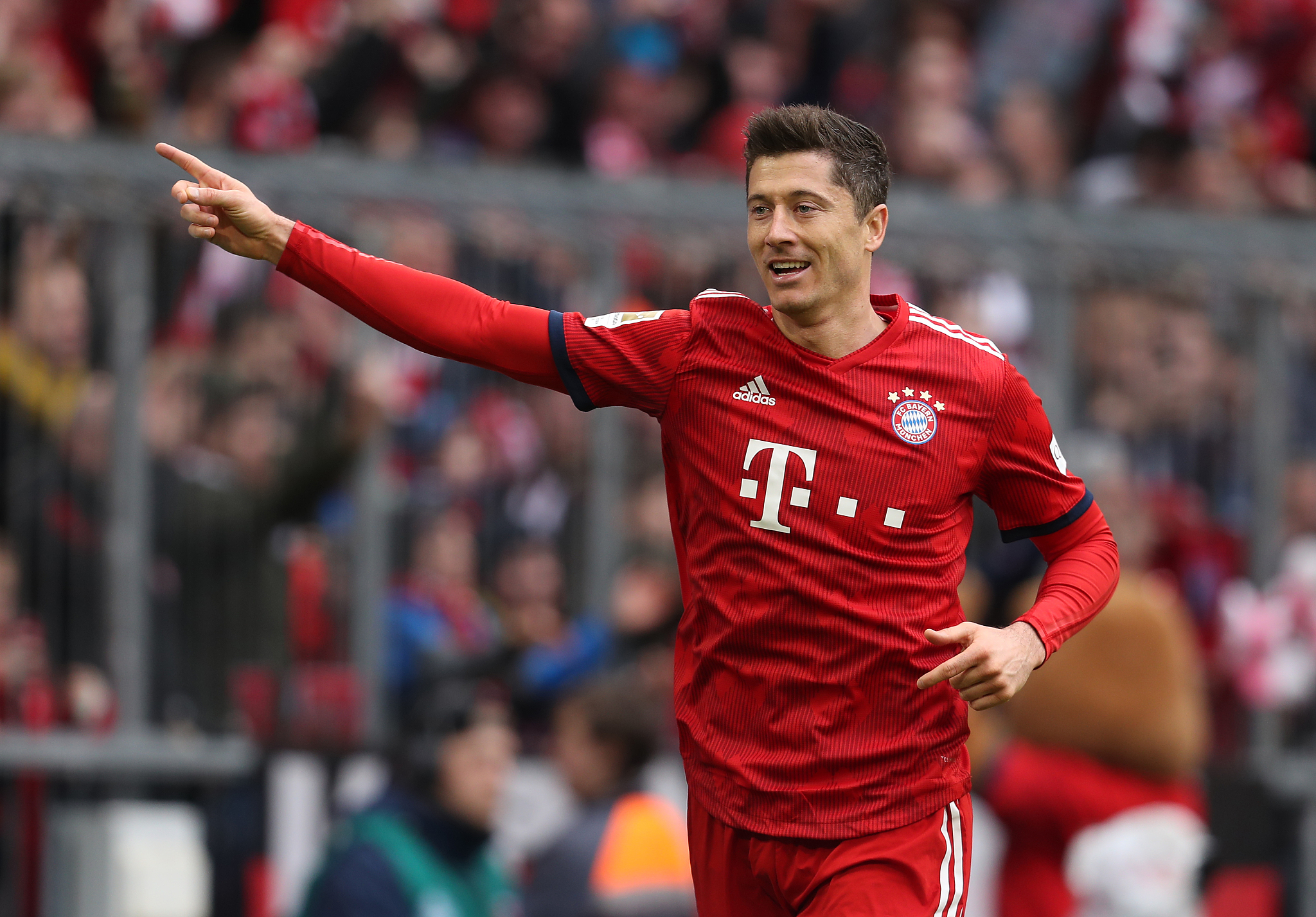 狼队14轮仅积2分排名英超垫底，上赛季曾双杀曼联（从双杀曼联到英超垫底：狼队14轮仅得2分）