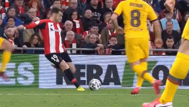 每体：拉菲尼亚没有经纪人也无意离开巴萨，他决心履行完合同（每体：拉菲尼亚无经纪人且无意转会，坚决在巴萨履行合同）