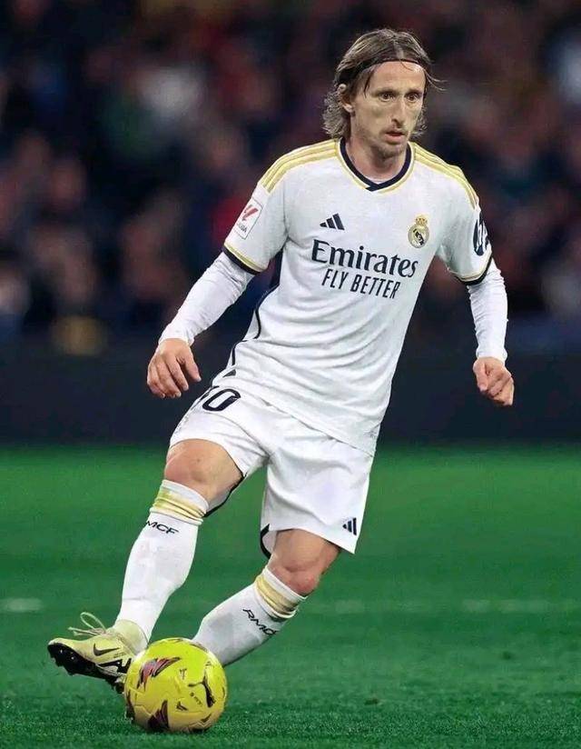 布伦森单场30+次数升至尼克斯队史第三，仅次于尤因和安东尼（布伦森30+场次升至尼克斯历史第三，仅逊尤因与安东尼）