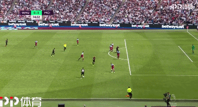 全面处于下风，本赛季西甲球队欧冠10战英超球队1胜9负（欧冠对英超10战仅1胜9负，西甲本赛季全面被压制）