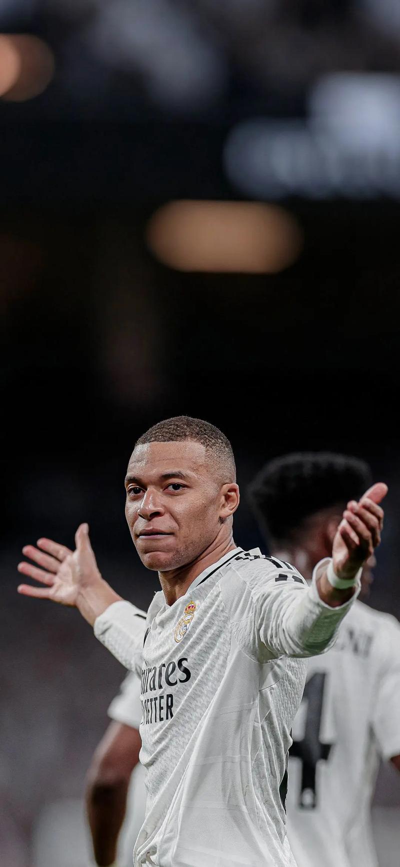 国际米兰vs拉齐奥：劳塔罗-马丁内斯、恰尔汗奥卢首发，罗马尼奥利、贡多齐出战（国米迎战拉齐奥：劳塔罗-马丁内斯、恰尔汗奥卢先发，罗马尼奥利与贡多齐出场）