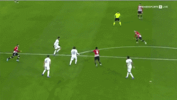 成绩斐然，加斯佩里尼被罗马球迷描绘成魔法师形象画在墙上（战绩辉煌，加斯佩里尼被罗马球迷以魔法师形象涂鸦上墙）